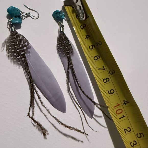 Vintage black, white and grey feather earrings with turquoise stones - Picture 4 of 4